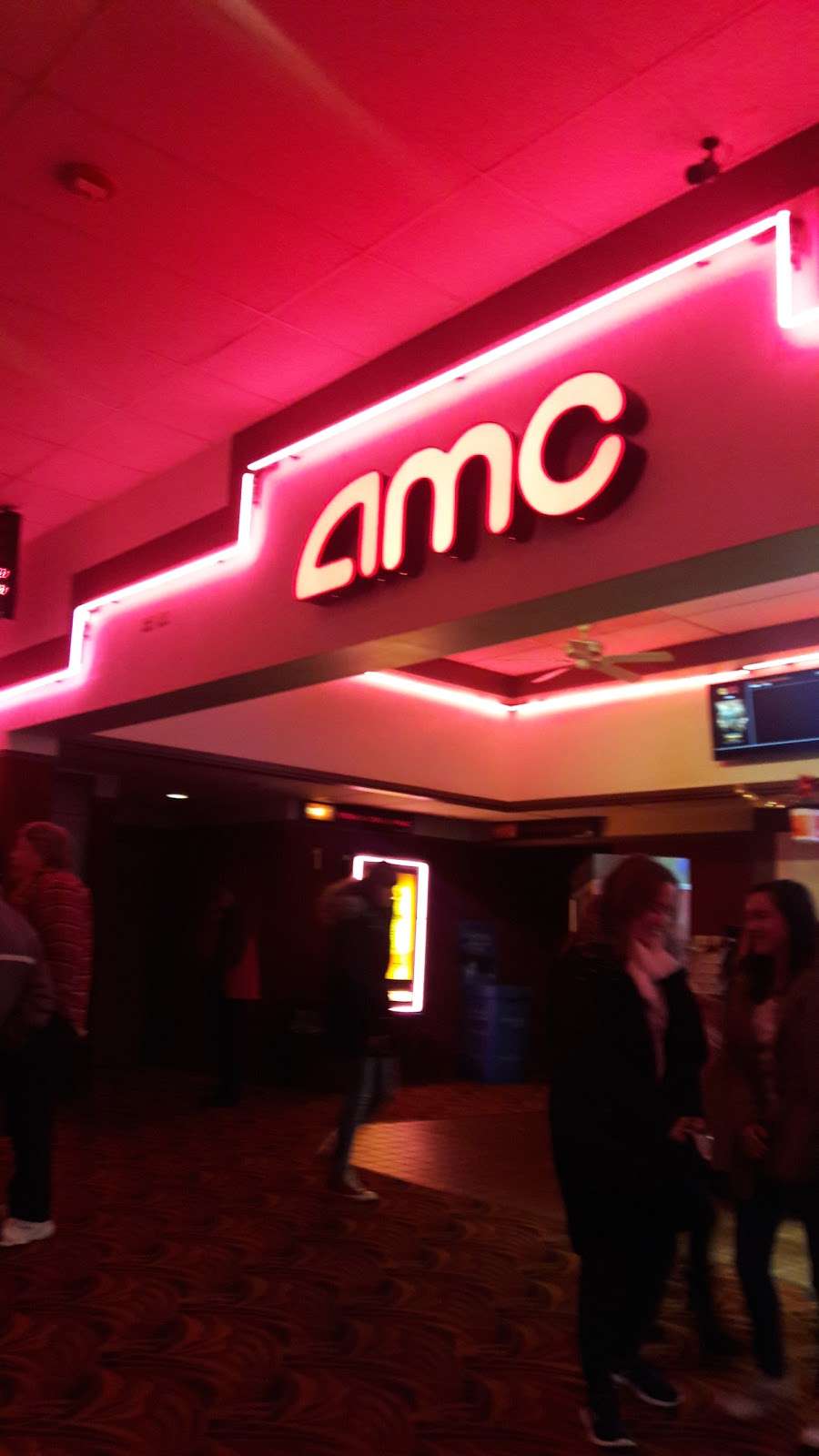 AMC CLASSIC Londonderry 10 | 16 Orchard View Dr, Londonderry, NH 03053, USA | Phone: (603) 434-8715