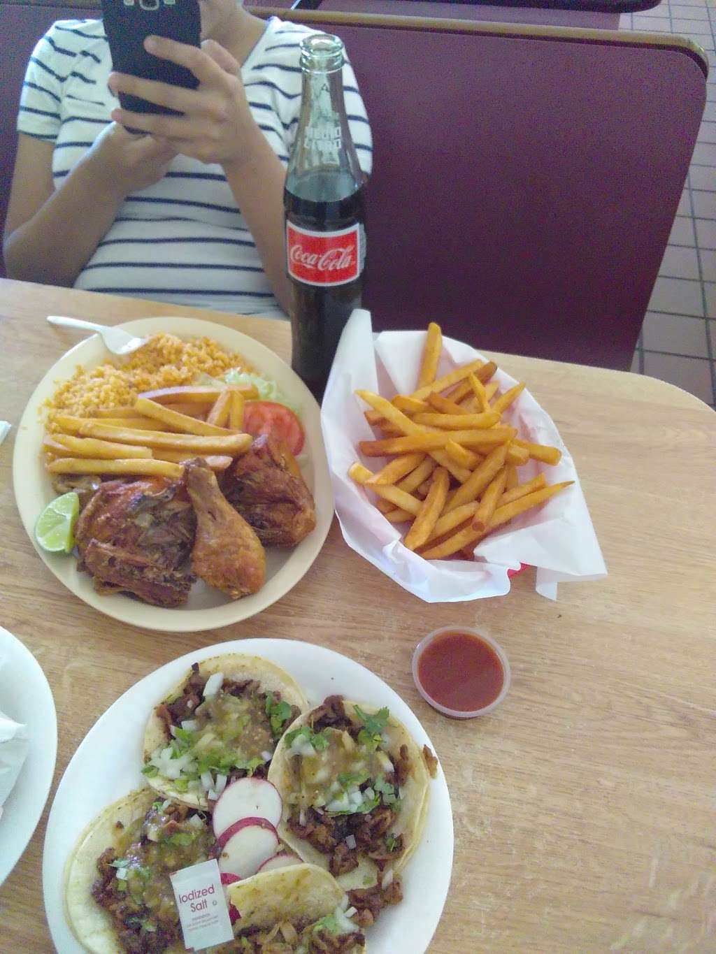 Taqueria El Pariente | 24042 Newhall Ave, Newhall, CA 91321, USA | Phone: (661) 222-9327