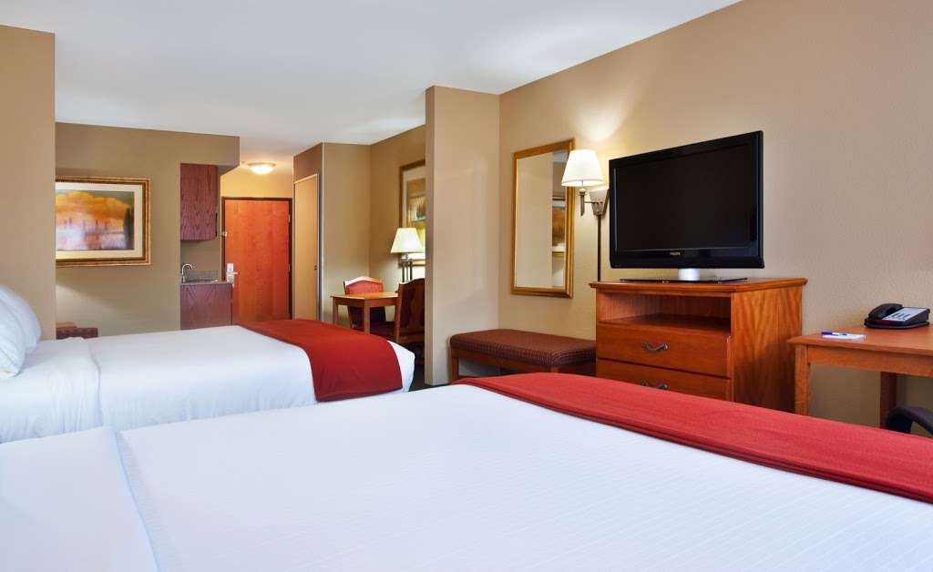 Holiday Inn Express & Suites Lake Zurich-Barrington | 197 S Rand Rd, Lake Zurich, IL 60047, USA | Phone: (847) 726-7500