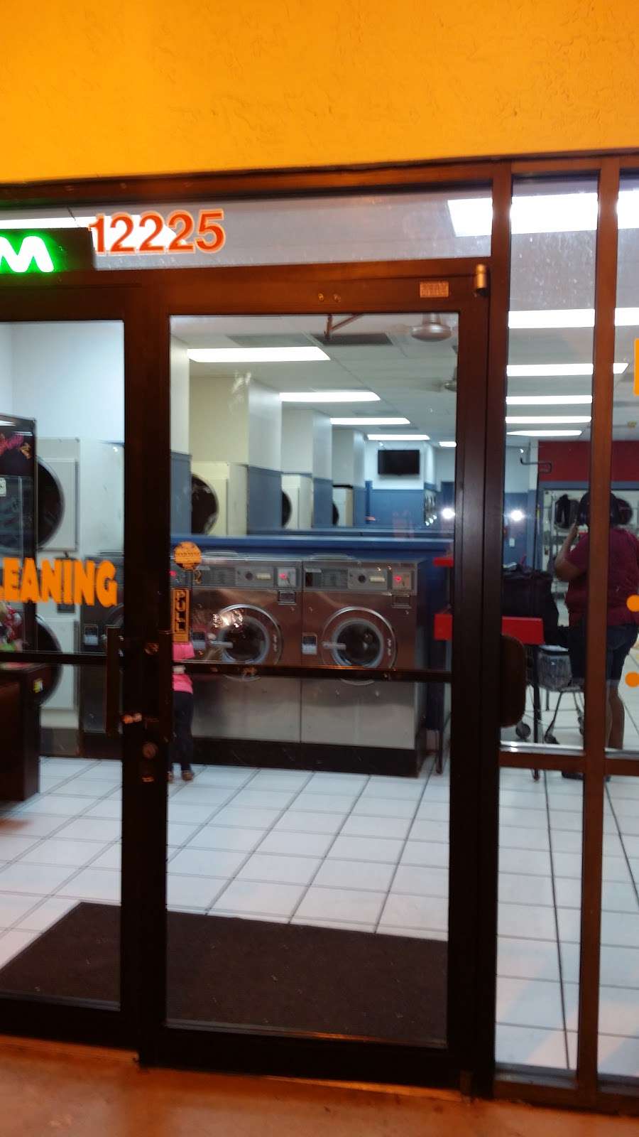 Diamond Bright Laundry | 12225 Pembroke Rd, Pembroke Pines, FL 33025, USA | Phone: (954) 613-5464