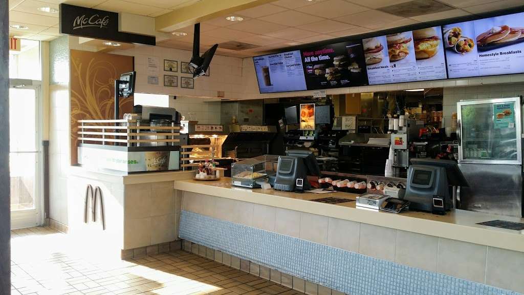 McDonalds | 1601 S Christopher Columbus Blvd, Philadelphia, PA 19148, USA | Phone: (215) 468-6770