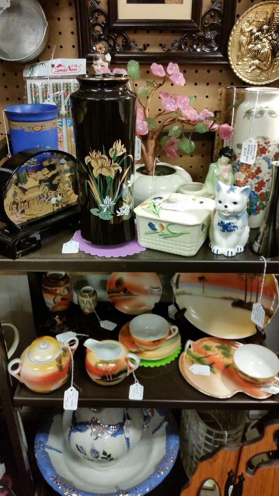 Sugar Creek Antiques Mall | 17900 W National Ave, New Berlin, WI 53146, USA | Phone: (262) 971-0066