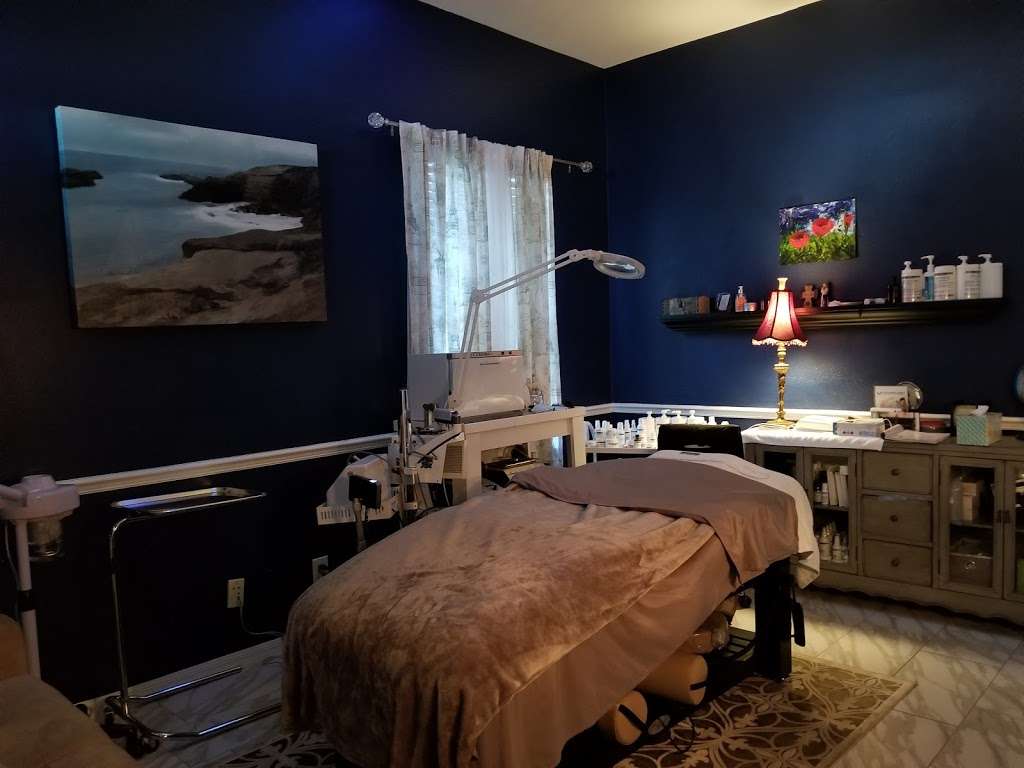 Restoration Desirees Wellness Spa & Boutique | 205 W Washington St C, Minneola, FL 34715, USA | Phone: (352) 989-5813