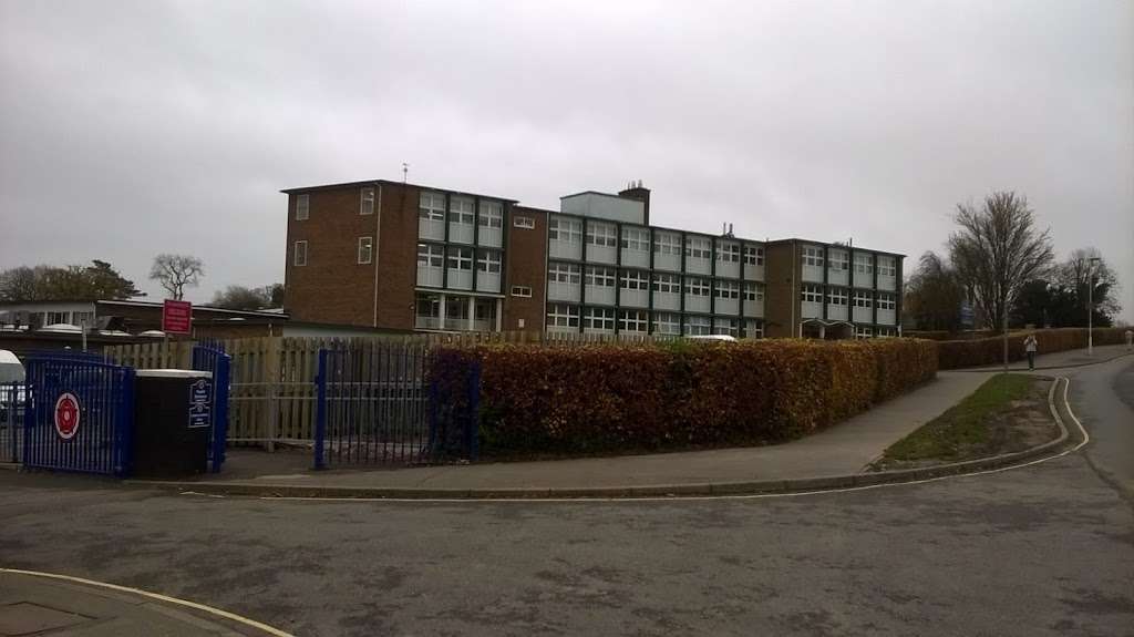 Sackville School | Lewes Rd, East Grinstead RH19 3TY, UK | Phone: 01342 410140