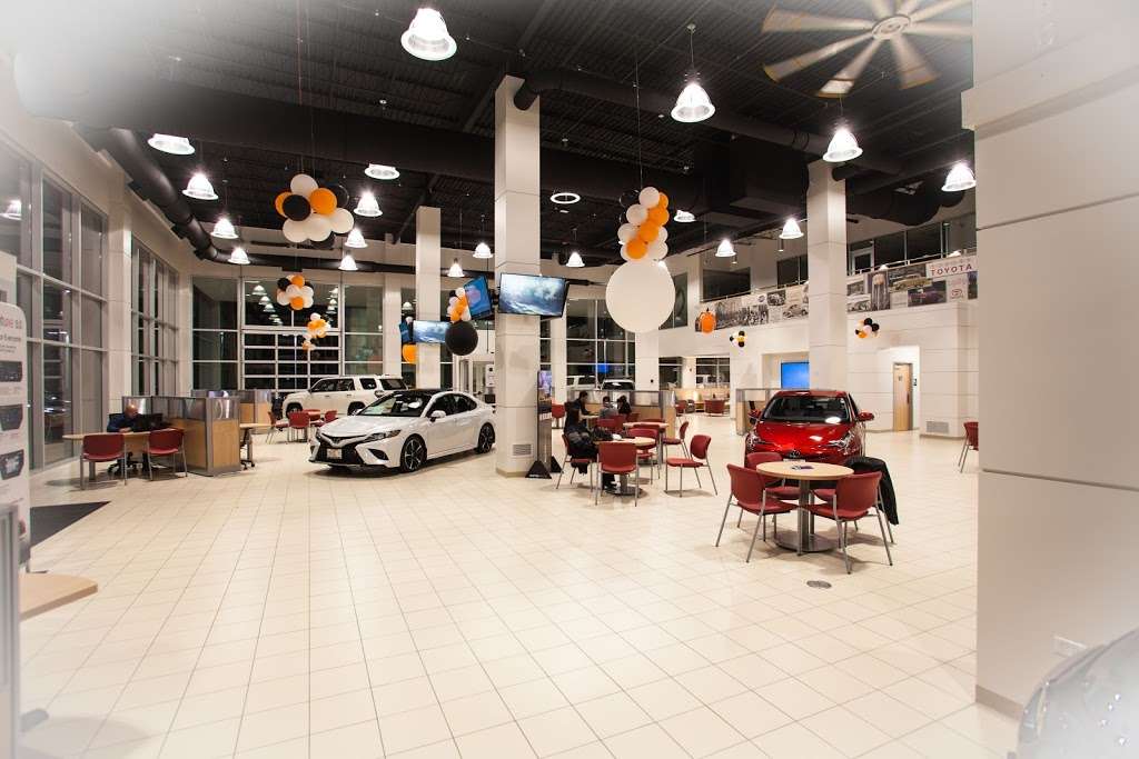 Romeoville Toyota | 684 S Weber Rd, Romeoville, IL 60446 | Phone: (815) 744-2760