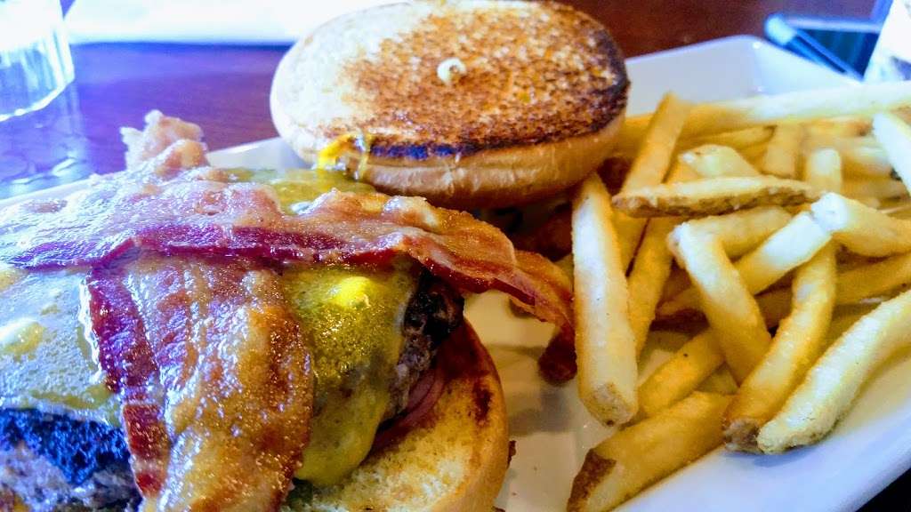 Ruby Tuesday | 6751 Tower Rd, Denver, CO 80249, USA | Phone: (303) 373-5800