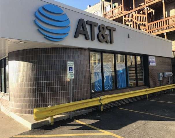 AT&T Store | 1724 W Lawrence Ave, Chicago, IL 60640 | Phone: (312) 586-7110