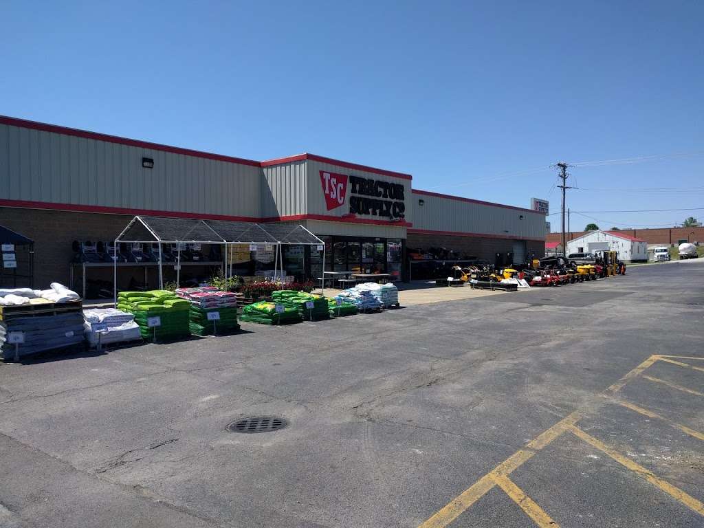 Tractor Supply Co. | 1111 N Main St, Lansing, KS 66043 | Phone: (913) 727-1701