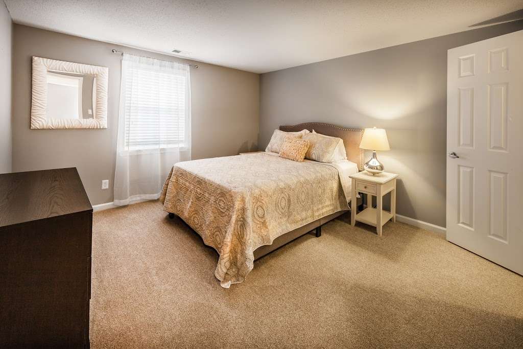 Reflections Apartments | 7999 Silverleaf Dr, Indianapolis, IN 46260, USA | Phone: (317) 875-5900