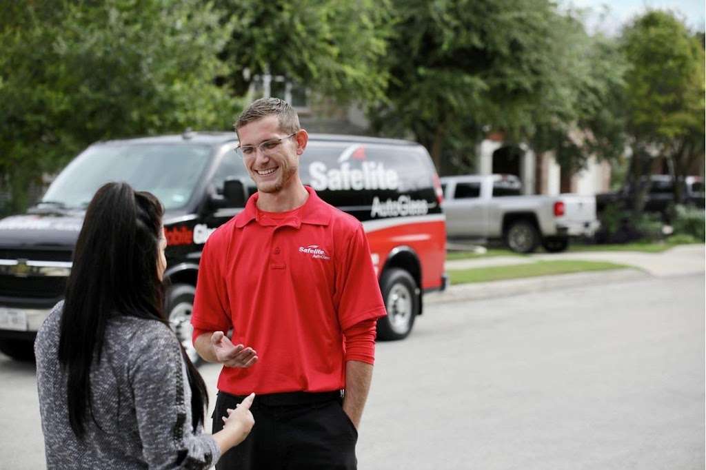 Safelite AutoGlass | 11105 Landmark 35 Dr, San Antonio, TX 78233, USA | Phone: (210) 390-1889
