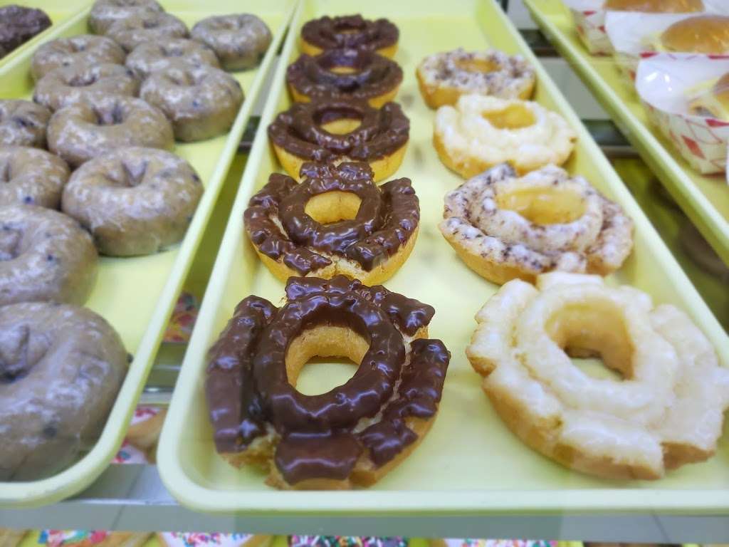 Joy Donuts | 1052 E Belt Line Rd, Richardson, TX 75081, USA | Phone: (972) 808-9222