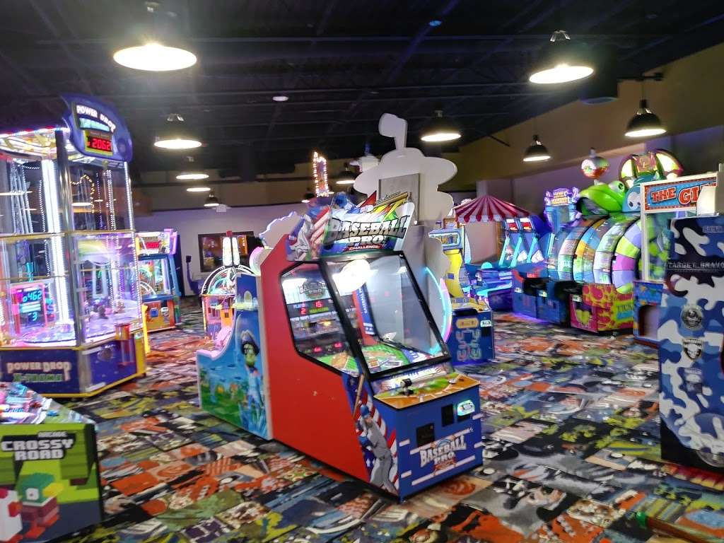 District Eat and Play | 1395 Oviedo Mall Boulevard, Oviedo, FL 32765 | Phone: (407) 542-3536