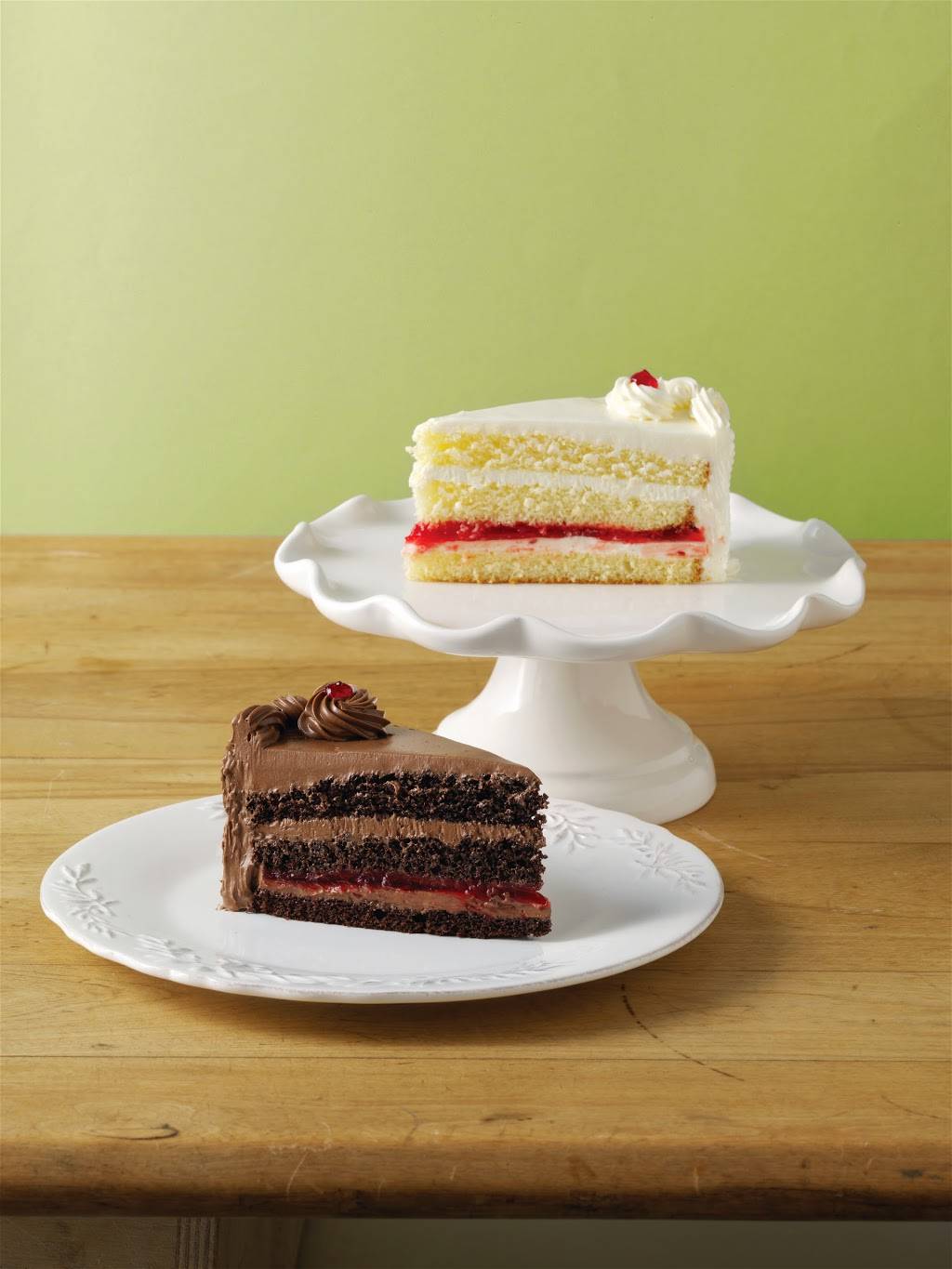 Carls Cakes | 110 Market St, Sun Prairie, WI 53590, USA | Phone: (608) 825-3377