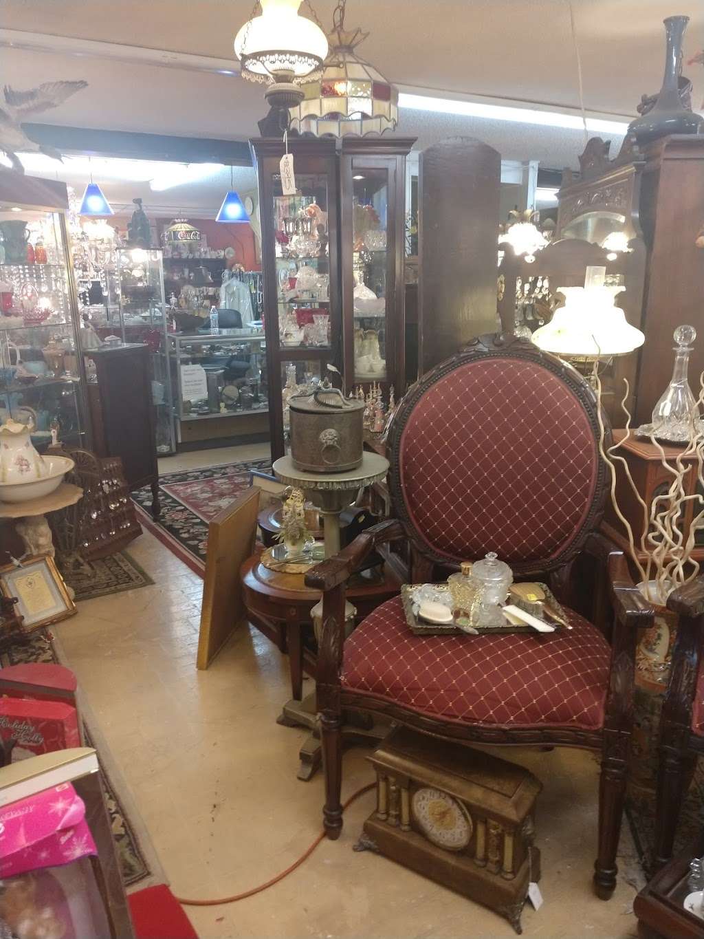 Antiques & Decor | 3202 S Main St, Stafford, TX 77477 | Phone: (281) 499-9669