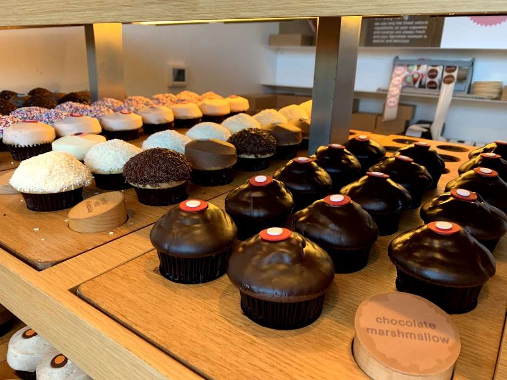 Sprinkles Cupcakes and Ice Cream | 180 Promenade Way Suite G, Westlake Village, CA 91362, USA | Phone: (805) 370-5306