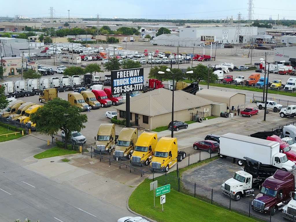 Freeway Truck Sales | 8022 East Fwy, Houston, TX 77029, USA | Phone: (281) 354-7777