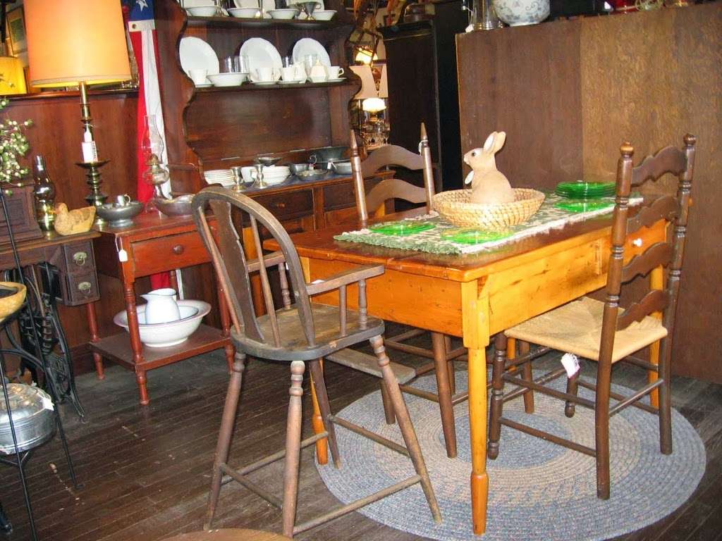 Sanatoga Antiques & Collctbles | 2933 E High St, Sanatoga, PA 19464, USA | Phone: (610) 326-8773