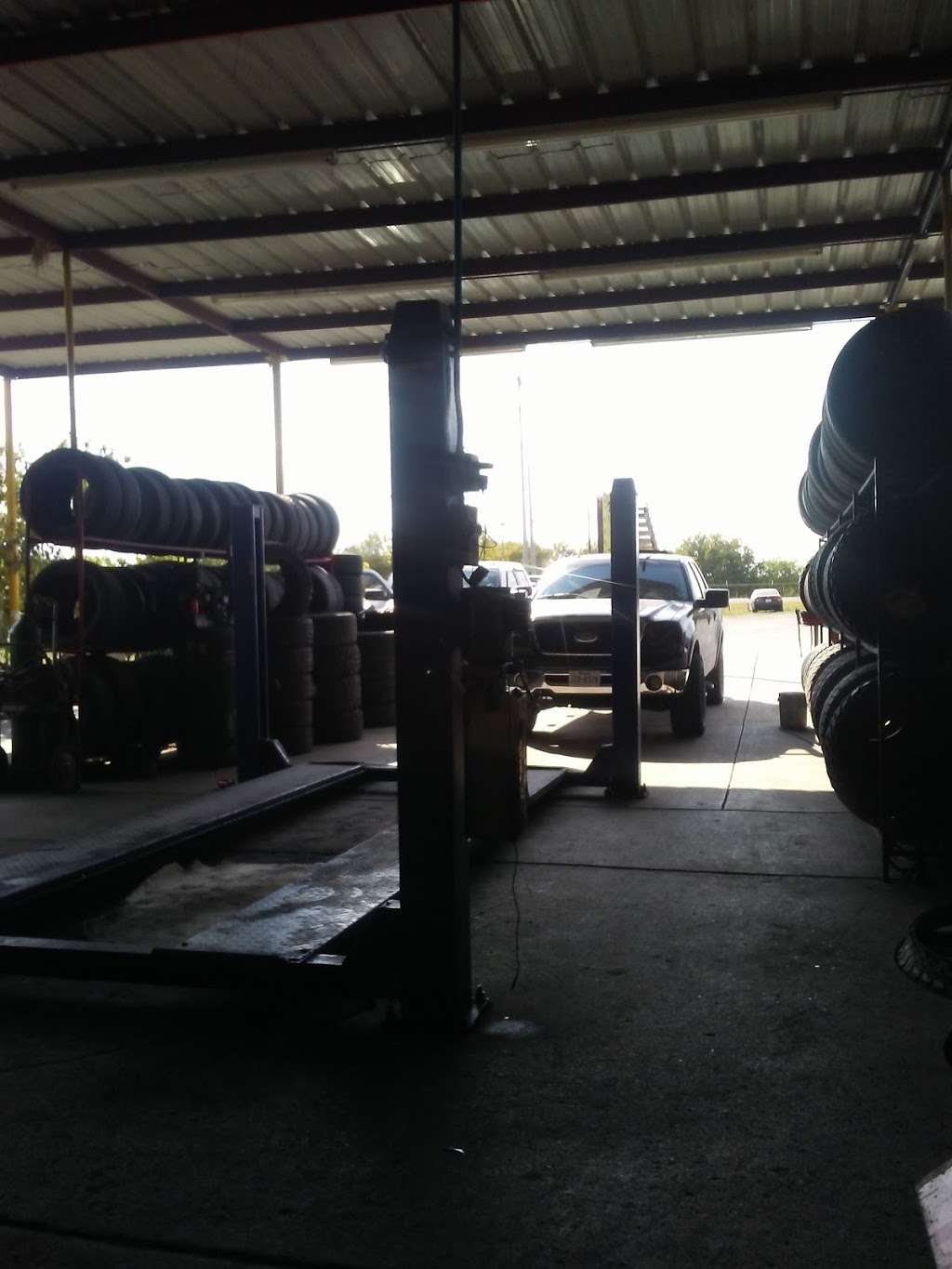 Nestors Tire Shop | 12504 TX-16, San Antonio, TX 78224, USA | Phone: (210) 628-4280