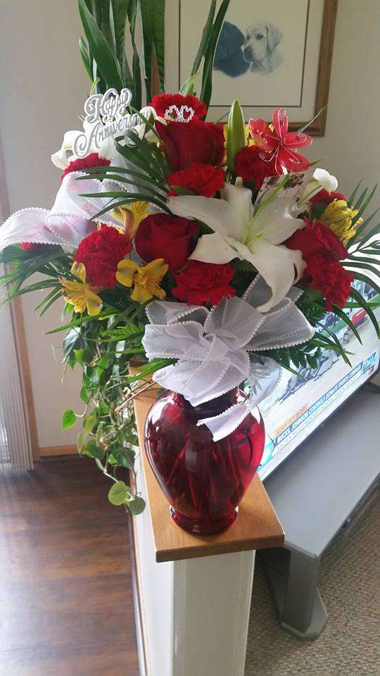 Flowers With Love | 7509 22nd Ave, Kenosha, WI 53143, USA | Phone: (262) 657-1118