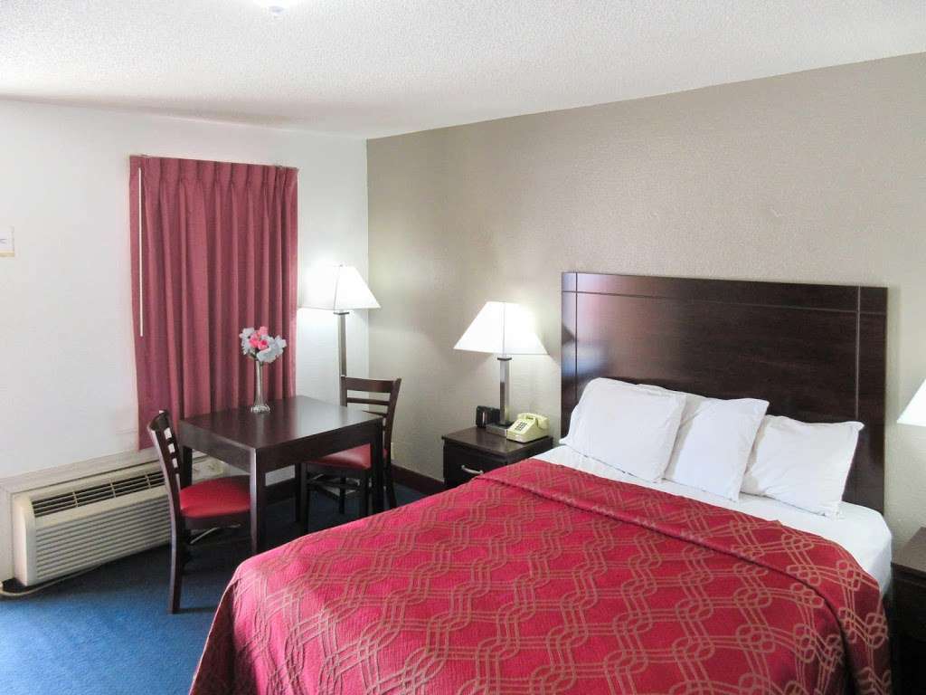 Econo Lodge | 220 E Grand Ave, Cameron, MO 64429 | Phone: (816) 632-6571