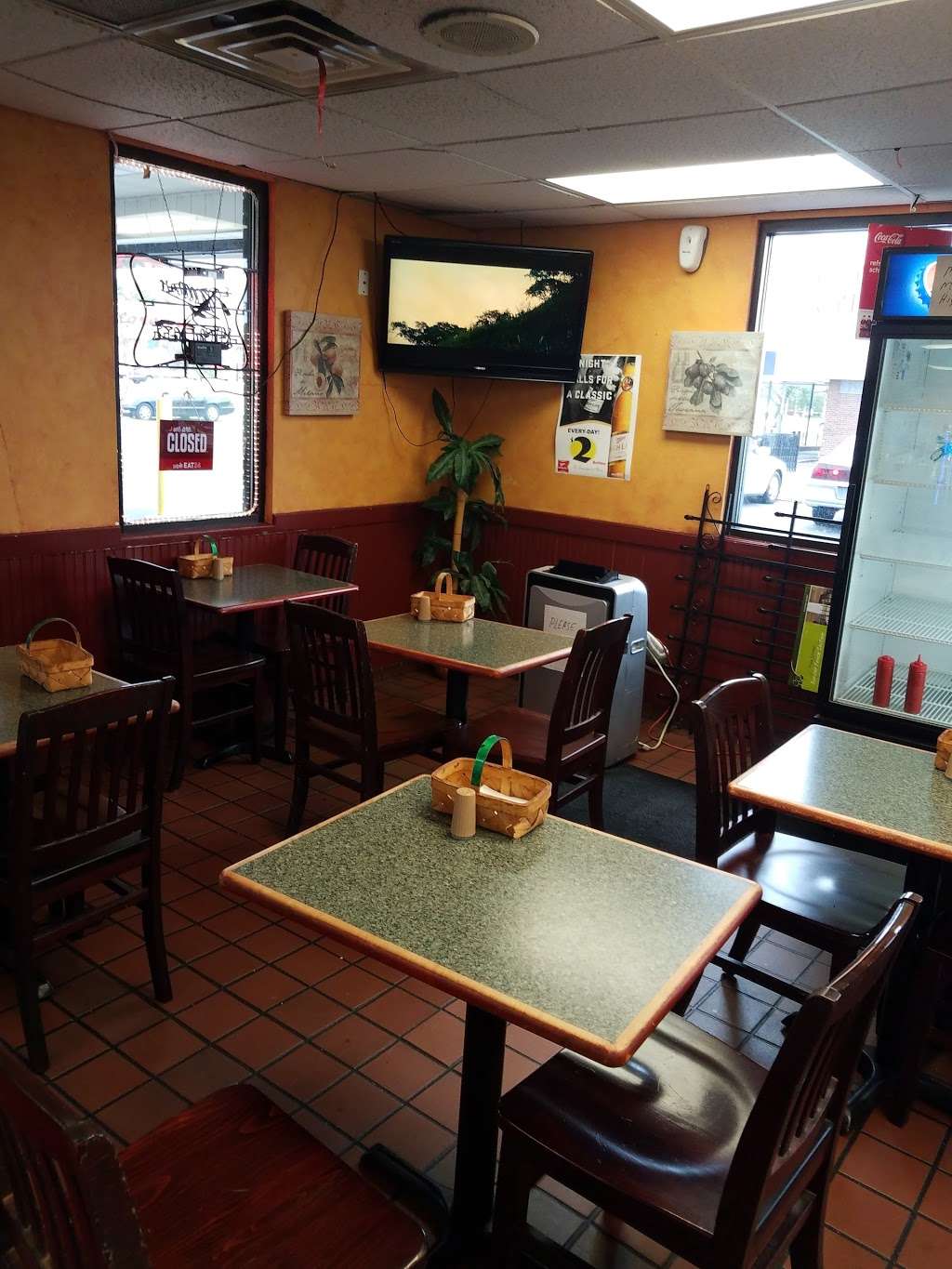 Hometown Gyros | 2550 E Sauk Trail, Sauk Village, IL 60411 | Phone: (708) 757-6864