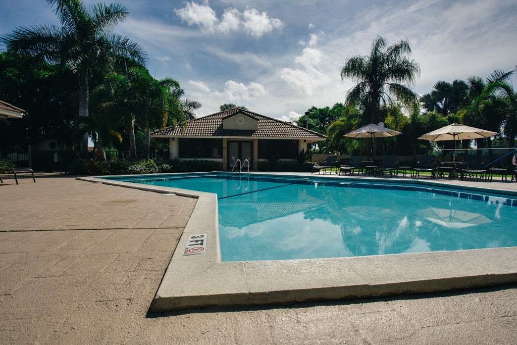 Palm Gardens Apartments | 19098 NW 57th Ave, Hialeah, FL 33015, USA | Phone: (305) 625-8118