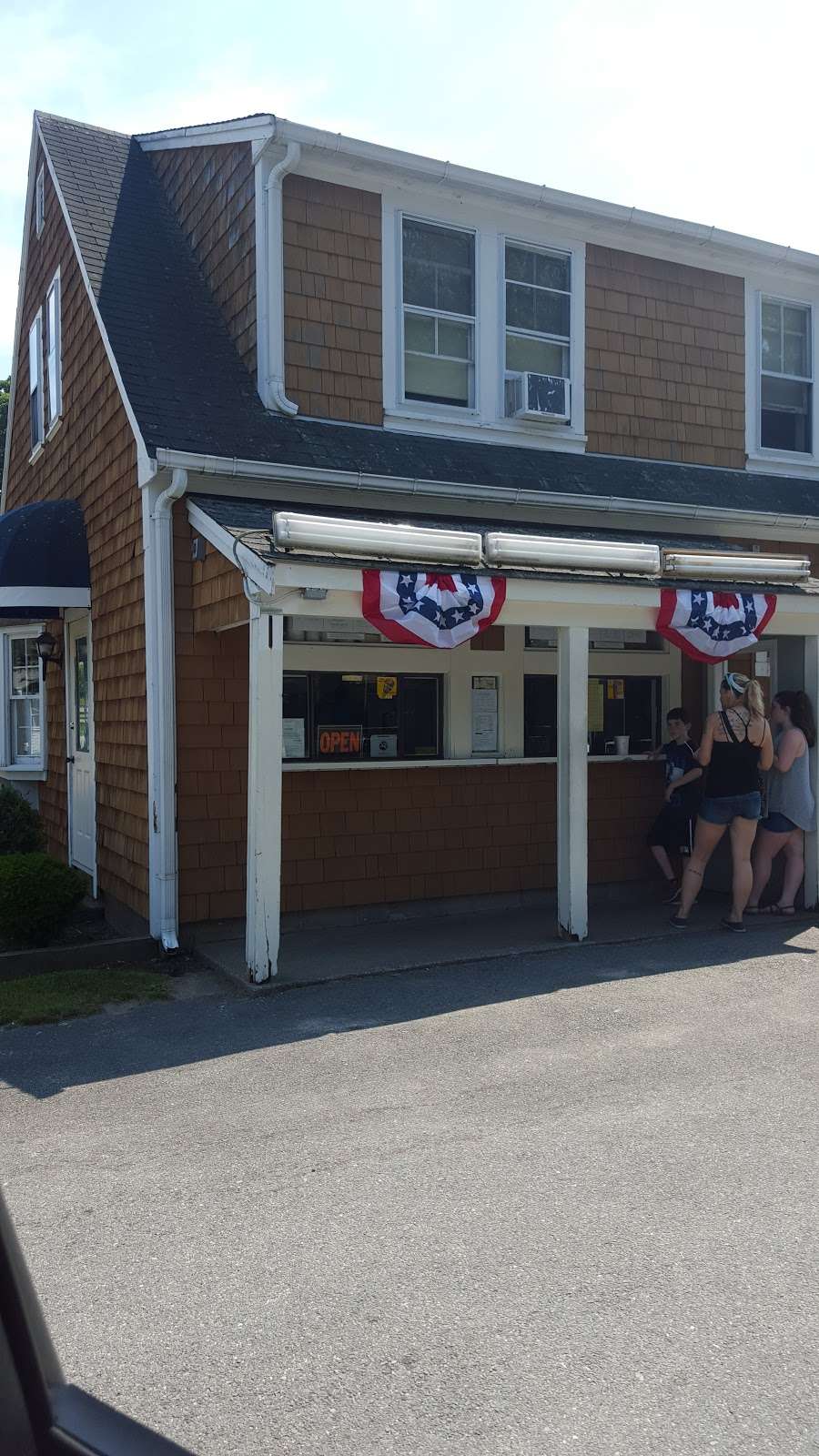 M E As Dairy Bar | 358 Monponsett St, Halifax, MA 02338, USA | Phone: (781) 293-3574