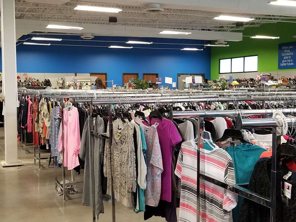 Goodwill Bonner Springs | 9210, 525 South 129th Street, Bonner Springs, KS 66012 | Phone: (913) 441-5701