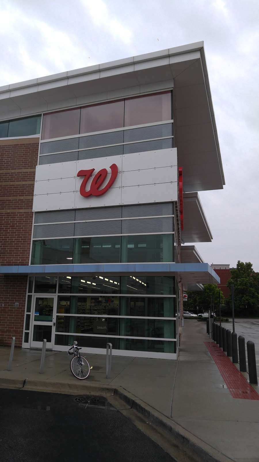 Walgreens | 635 Chicago Ave, Evanston, IL 60202, USA | Phone: (847) 864-8120