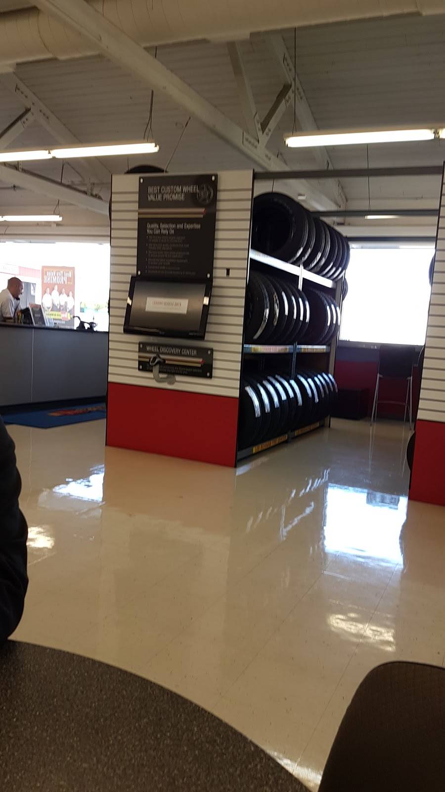 Les Schwab Tire Center | 12215 Aurora Ave N, Seattle, WA 98133, USA | Phone: (206) 367-0402