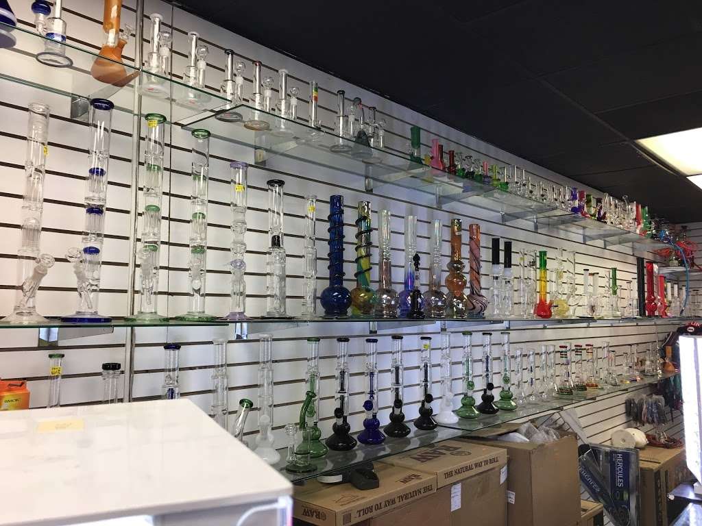 Shark City Smoke And Skate Shop | 962 E Santa Clara St, San Jose, CA 95116, USA | Phone: (408) 490-4925