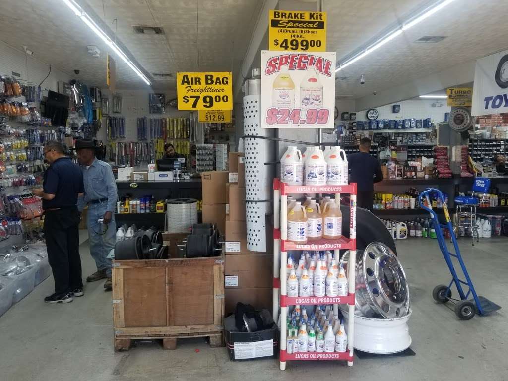 Texas Truck Parts & Tires | 2802 N Wayside Dr, Houston, TX 77020, USA | Phone: (713) 675-4545