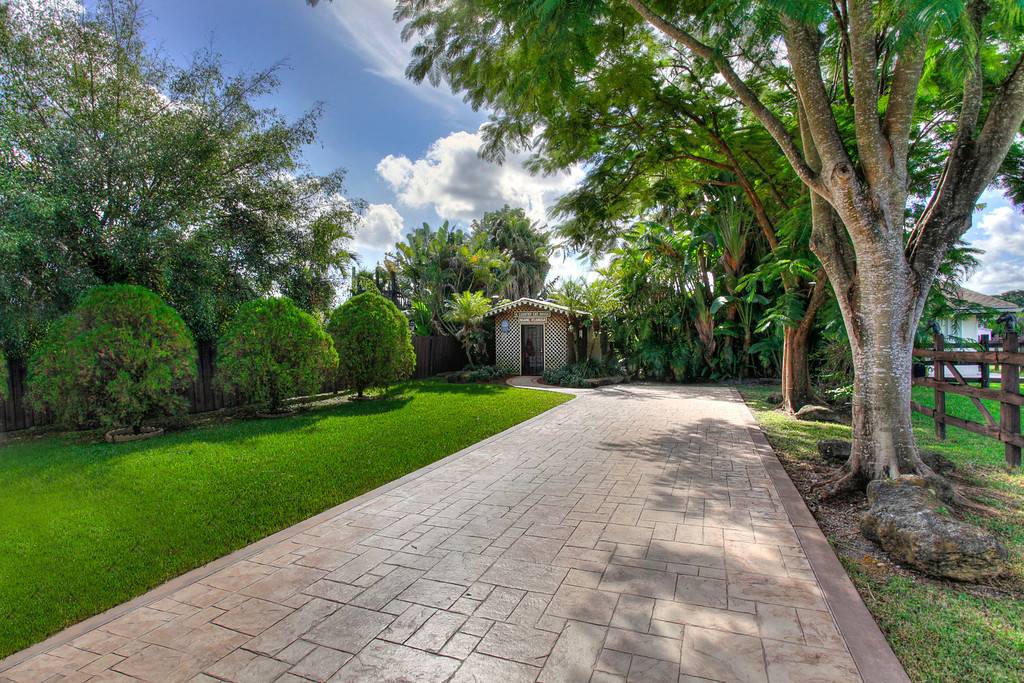 A Country Cat House | 12006 SW 64th St, Miami, FL 33183, USA | Phone: (305) 279-9770