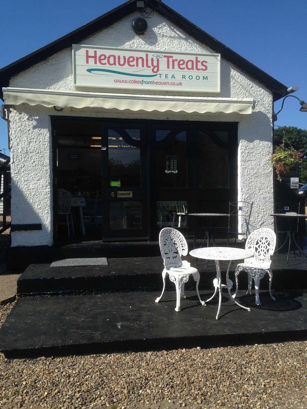 Heavenly Treats Tea Room | Unit 6, Heath View, Pond Ln, Hatfield Heath, Bishops Stortford CM22 7AB, UK | Phone: 07477 577318