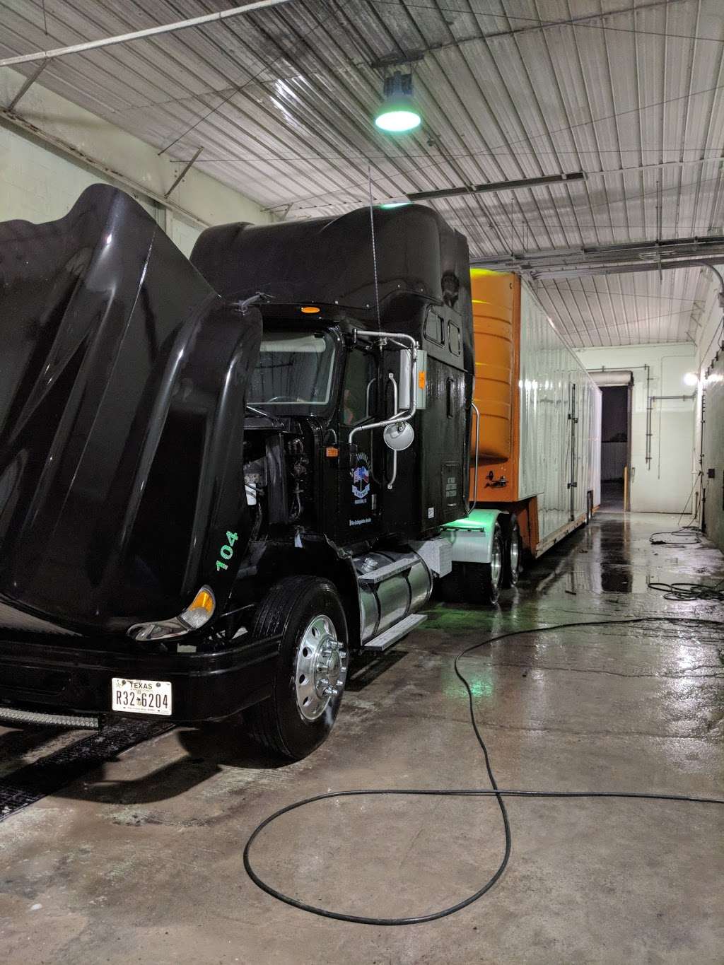 McCarty Truck Wash & Lube | 4527 N McCarty St, Houston, TX 77013, USA | Phone: (713) 673-6100