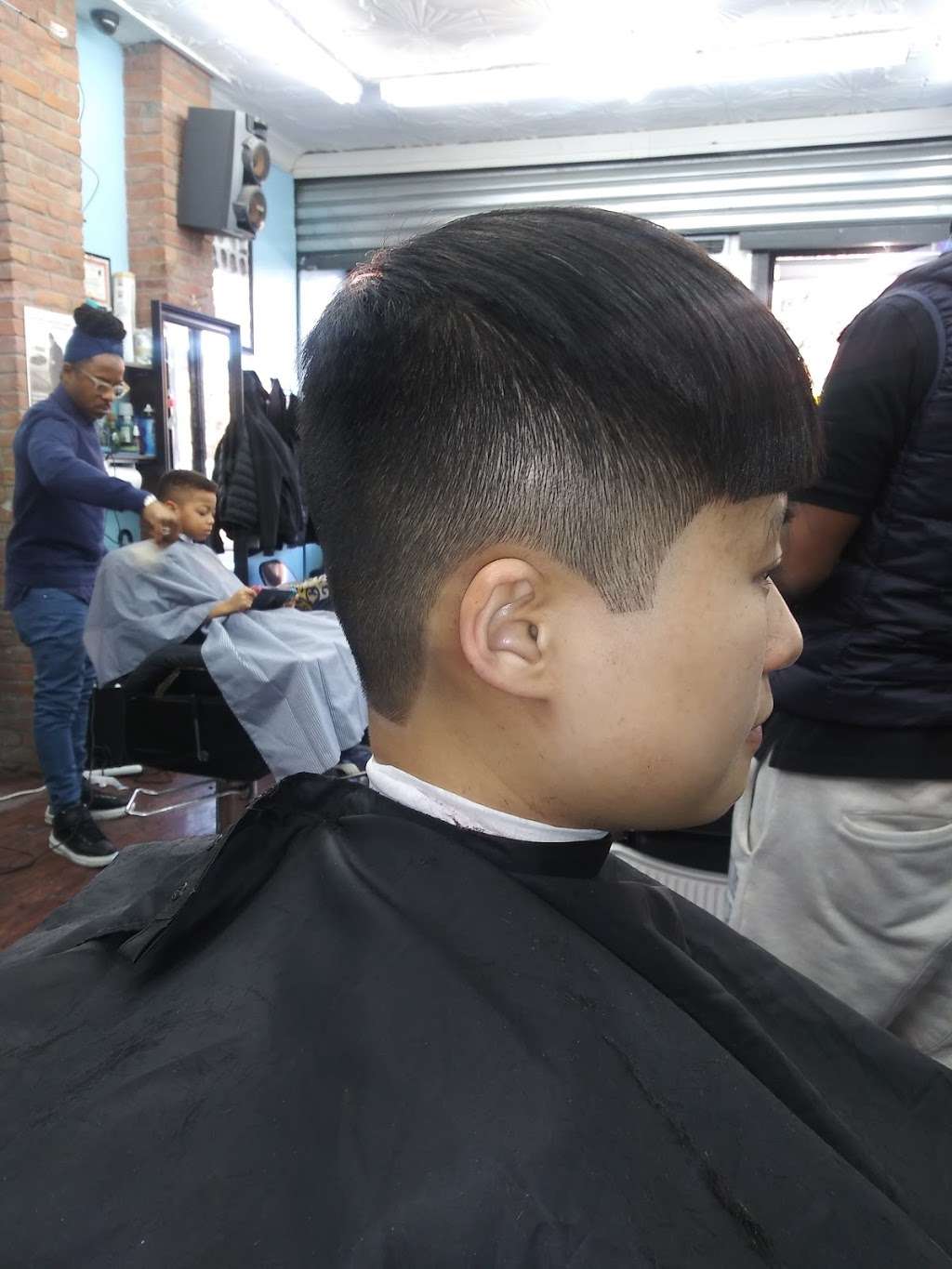 Miracles Barber Shop | 470 Myrtle Ave, Brooklyn, NY 11205