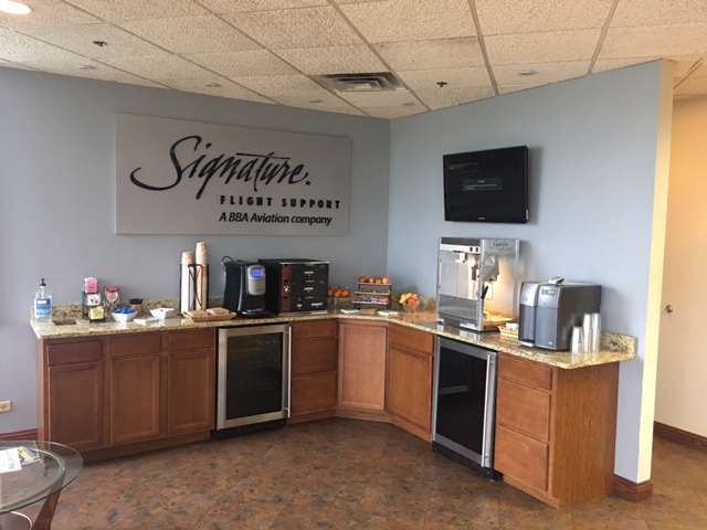 Signature Flight Support UGN - Waukegan National Airport | 3550 N McAree Rd, Waukegan, IL 60087 | Phone: (847) 336-9220