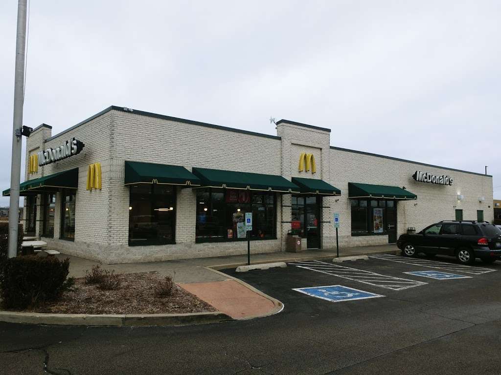 McDonalds | 1010 S Waukegan Rd, Waukegan, IL 60085, USA | Phone: (847) 473-4915