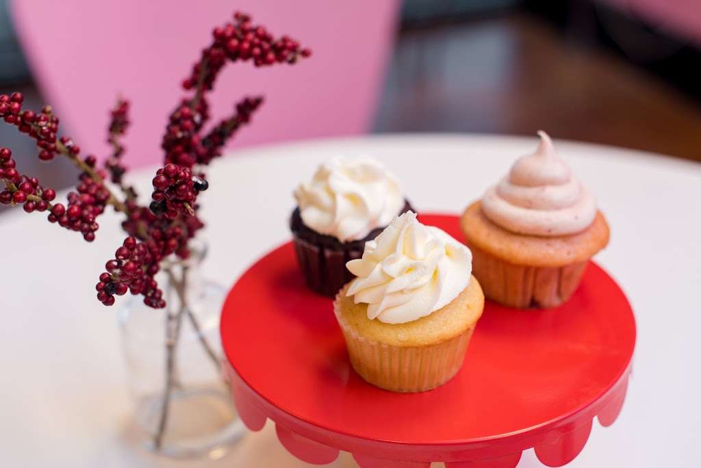 Cupcake and a Smile | 1410 E Hwy 90 Alt #400, Richmond, TX 77406, USA | Phone: (281) 940-5693