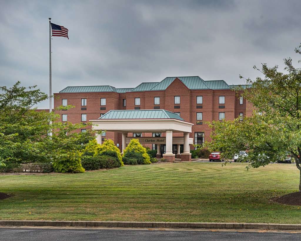 Clarion Hotel & Conference Center | 233 Lowe Dr, Shepherdstown, WV 25443, USA | Phone: (304) 876-7000