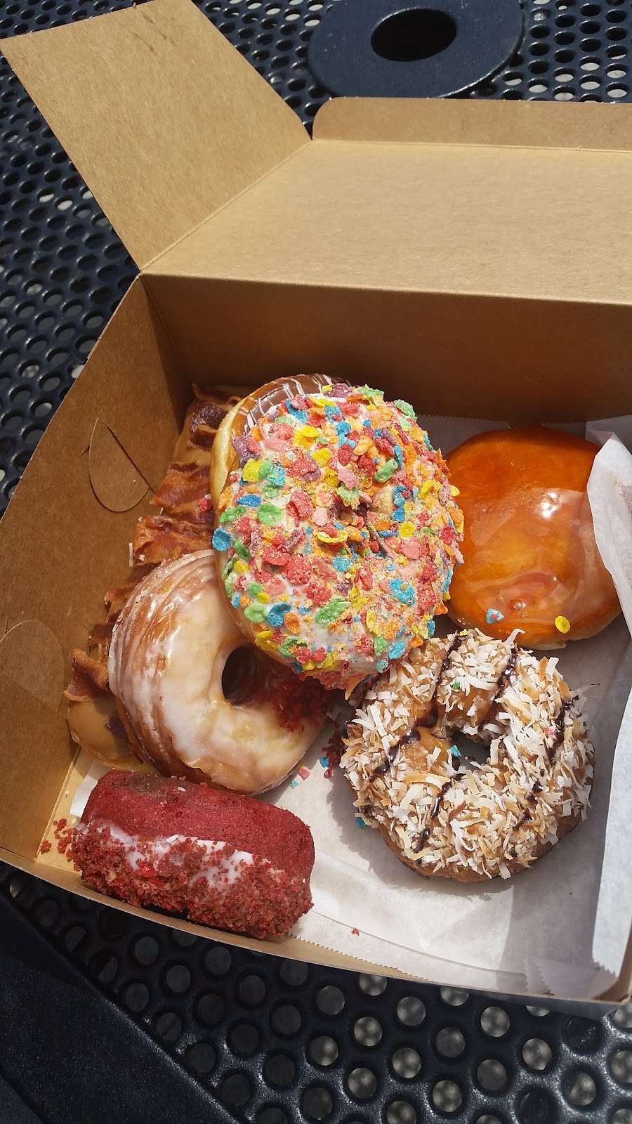 DKs Donuts Of Orange | 3744 E Chapman Ave, Orange, CA 92869, USA | Phone: (714) 633-5858