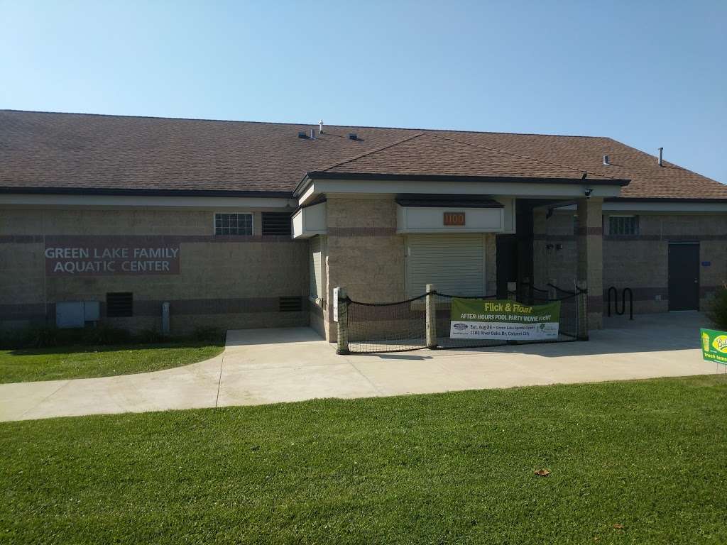 Green Lake Family Aquatic Center | 1100 River Oaks Dr, Calumet City, IL 60409, USA | Phone: (708) 794-6411