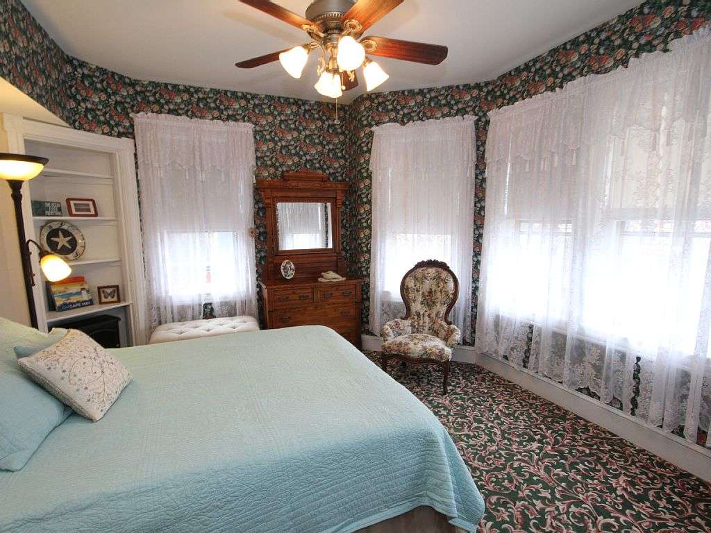 Cape May Puffin Suites | 32 Jackson St, Cape May, NJ 08204 | Phone: (610) 755-8244