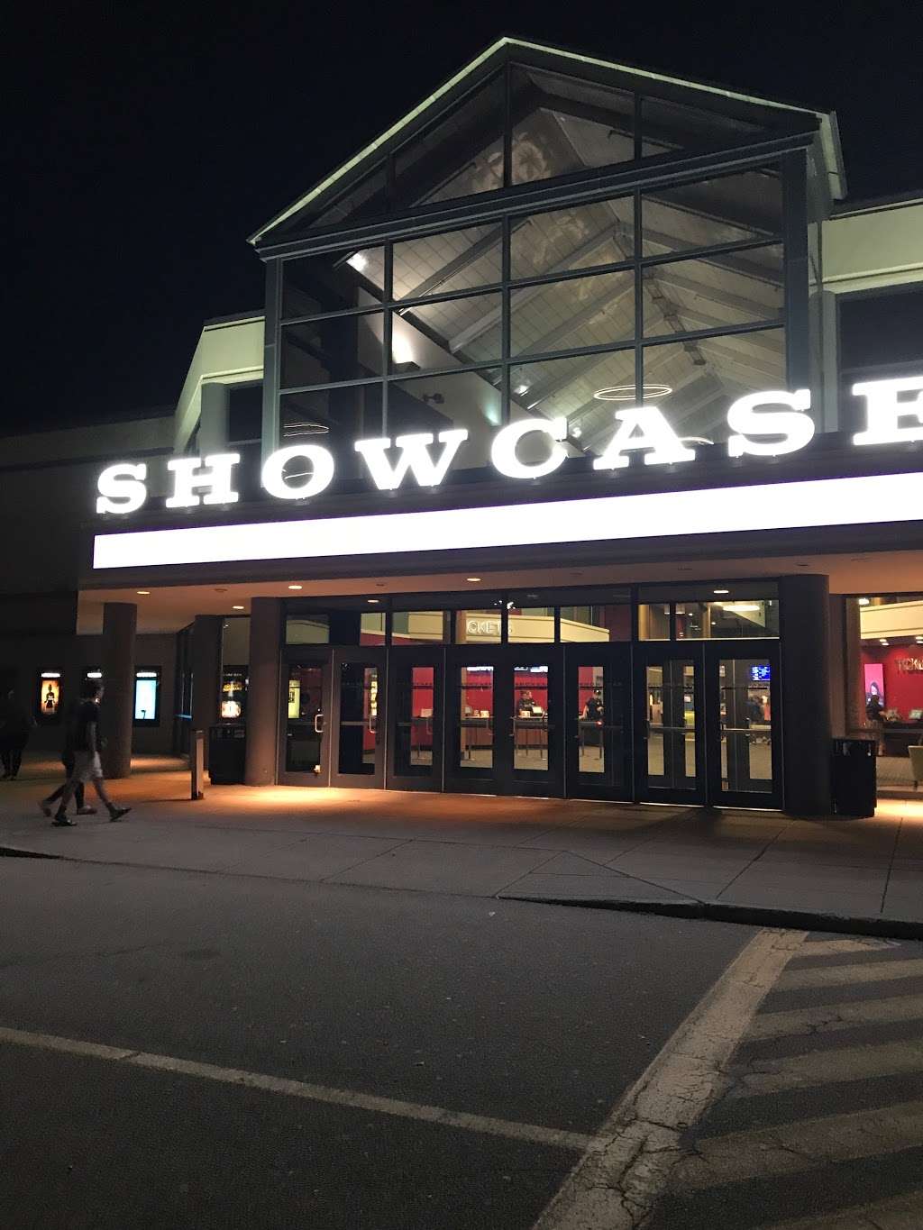 Showcase Cinema de Lux North Attleboro | 640 S Washington St, North Attleborough, MA 02760 | Phone: (800) 315-4000