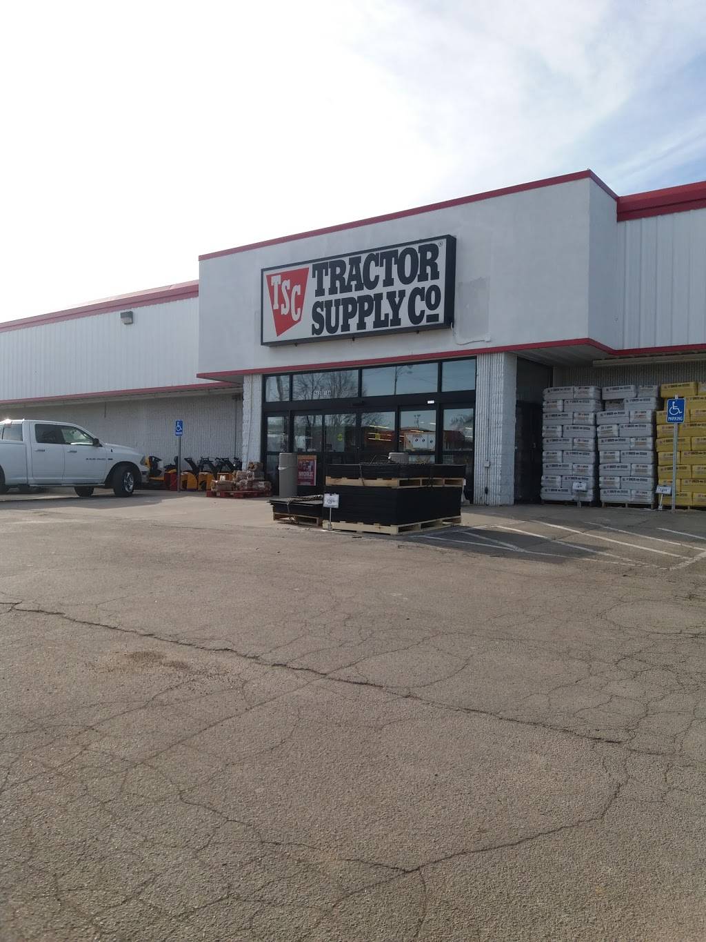 Tractor Supply Co. | 9630 Ida St, Omaha, NE 68122, USA | Phone: (402) 571-2575