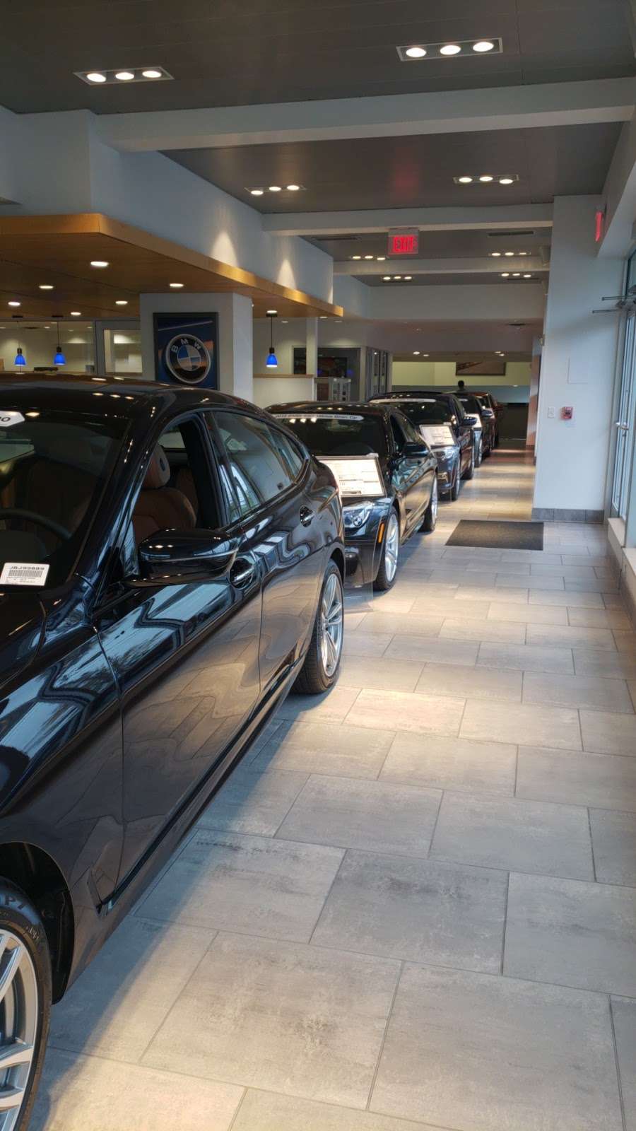 BMW of Greenwich | 355 West Putnam Avenue, Greenwich, CT 06830, USA | Phone: (203) 652-8052