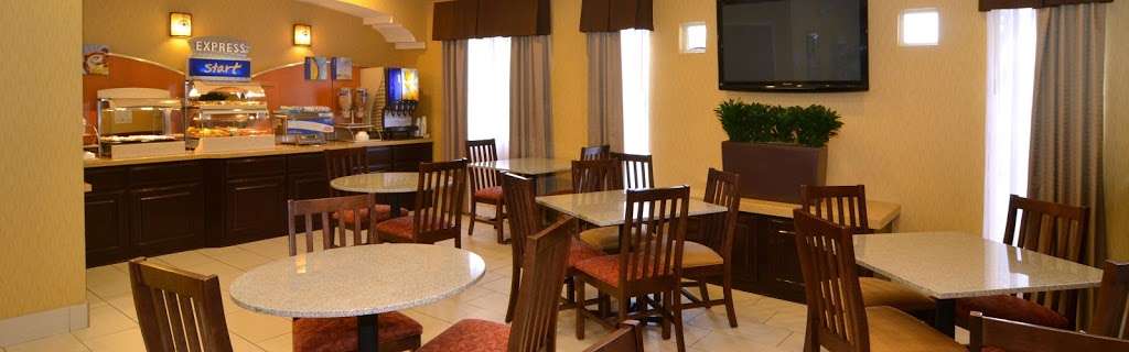 Holiday Inn Express & Suites San Antonio-Airport North | 16315 San Pedro Ave, San Antonio, TX 78232, USA | Phone: (210) 402-3300