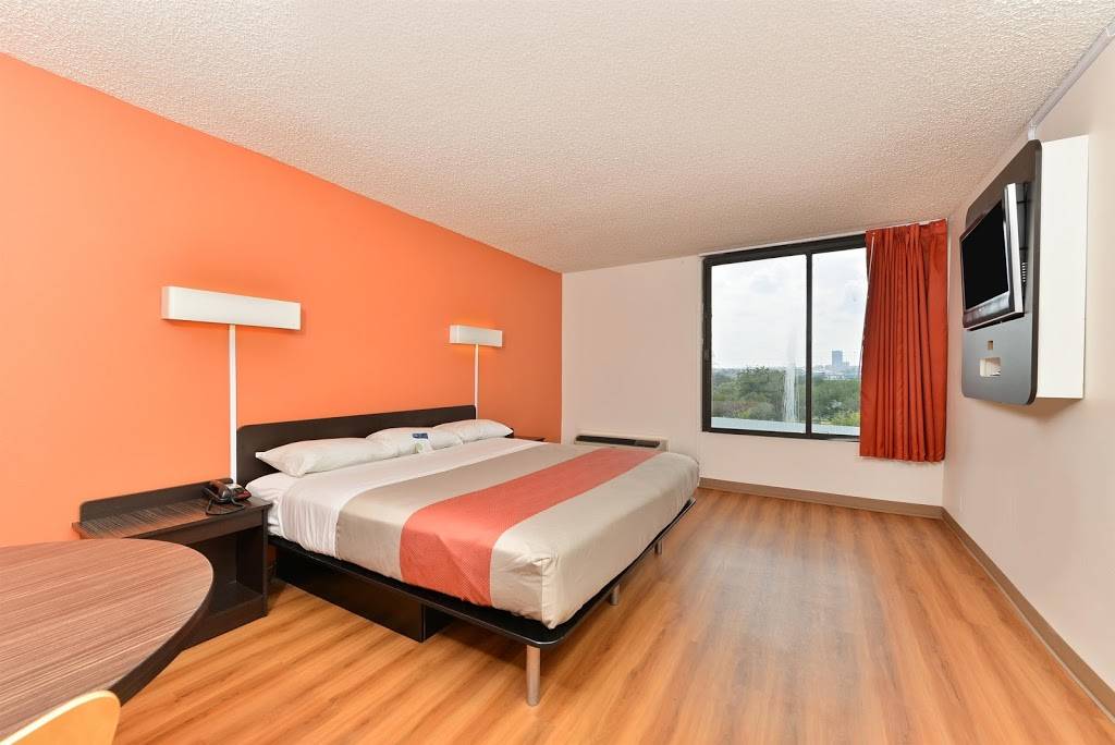 Motel 6 Fort Worth, TX - Downtown East | 2425 Scott Ave, Fort Worth, TX 76103, USA | Phone: (817) 535-2591