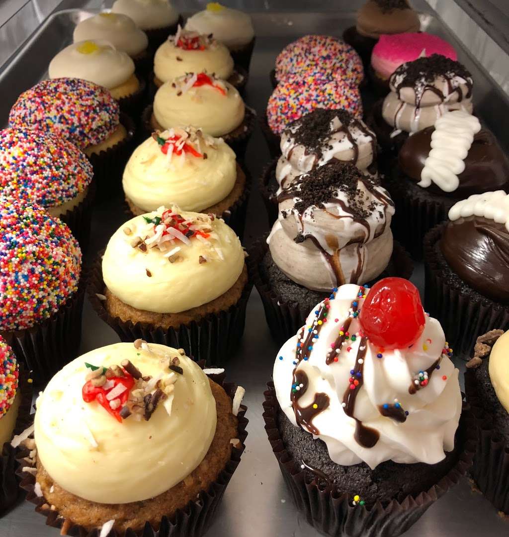 Smallcakes Pearland Parkway | 10555 Pearland Pkwy Unit H, Houston, TX 77089, USA | Phone: (832) 925-7820