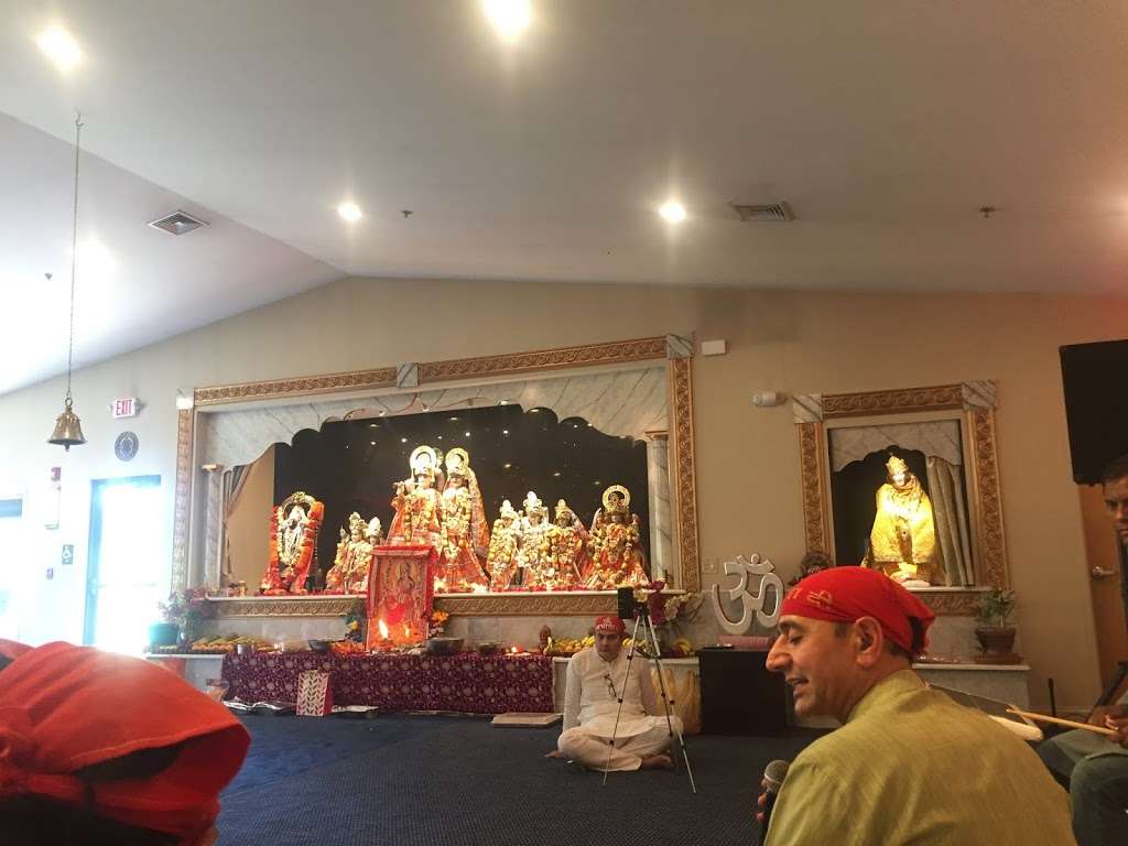 Hari Om Yoga Center Downingtown PA | 348 Boot Rd, Downingtown, PA 19335, USA | Phone: (610) 476-6691